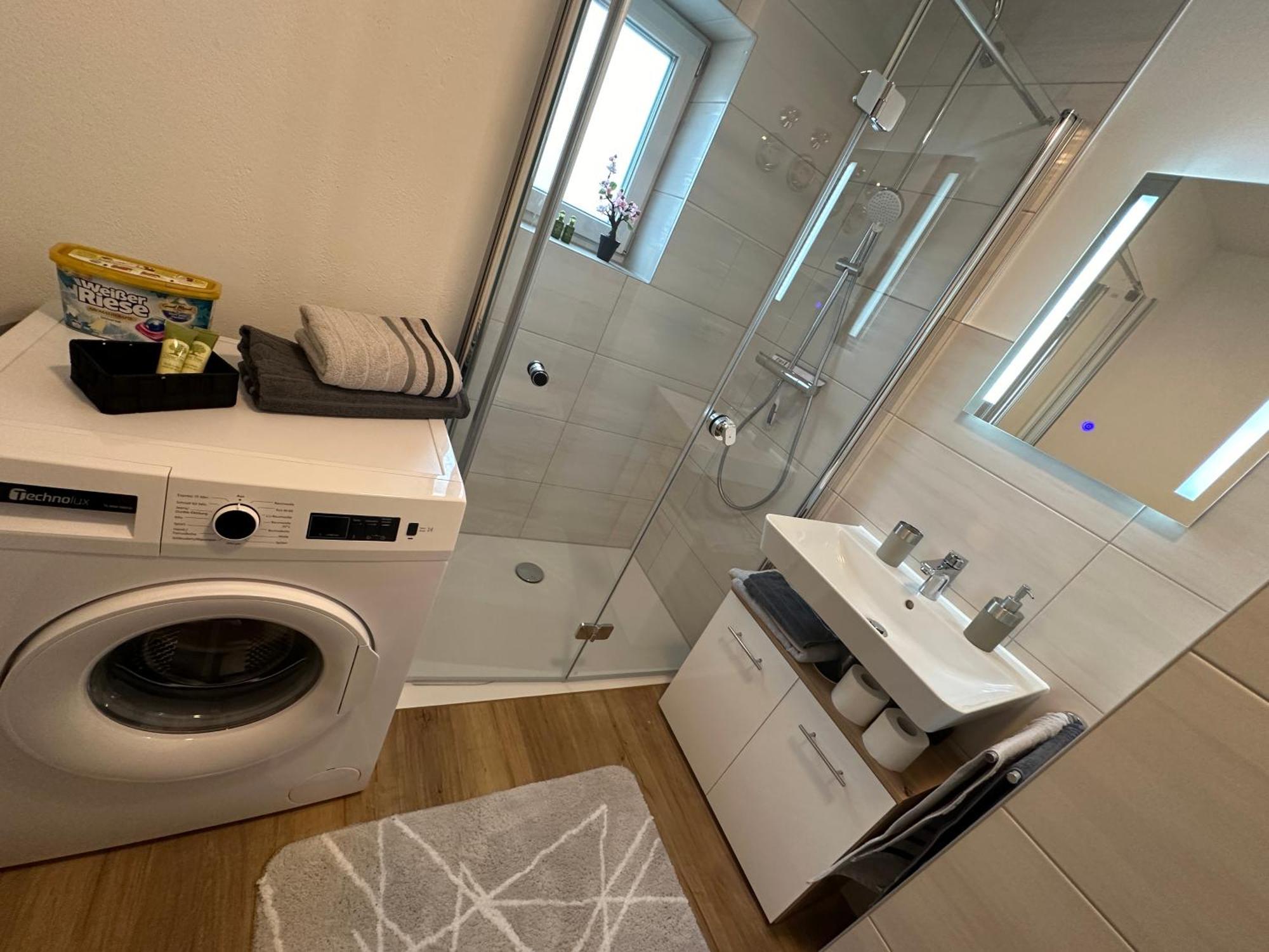 Modernes Apartment In Guter Lage إنغولشتات المظهر الخارجي الصورة